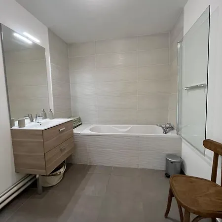 Logement A Avec Terrasse Et Parking Prive 아파트 위머로우